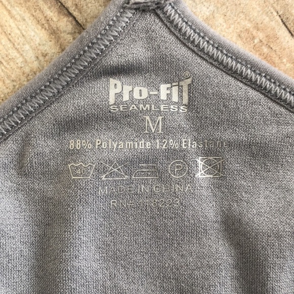 ❤️Pro fit size medium sports top - Picture 3 of 3